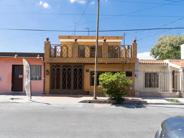 Casa en Venta Centro San Nicolas de los Garza — foto 1 de 34