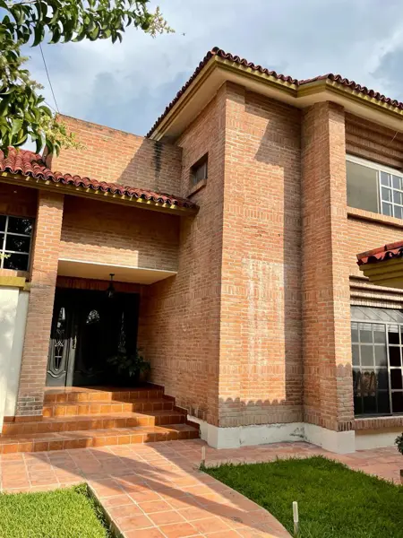 Casa en Venta Fracc Parques de la Cañada Saltillo Coahuila — foto 1 de 18