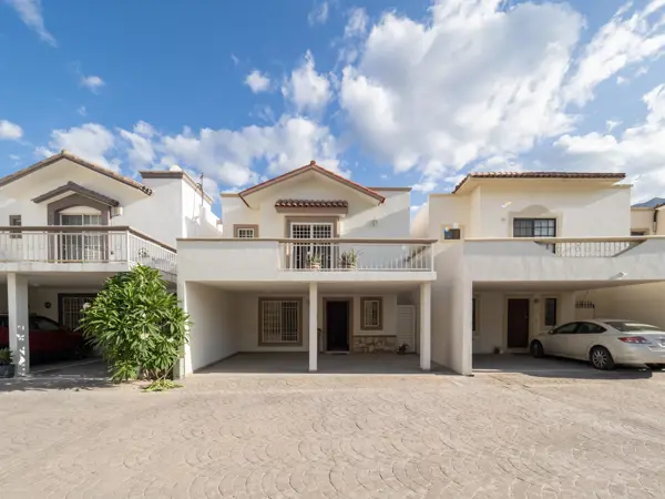Casa en Renta Bosques del Poniente Santa Catarina — foto 1 de 34