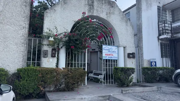 Casa Amueblada en Renta Condocasa Cumbres — foto 1 de 15