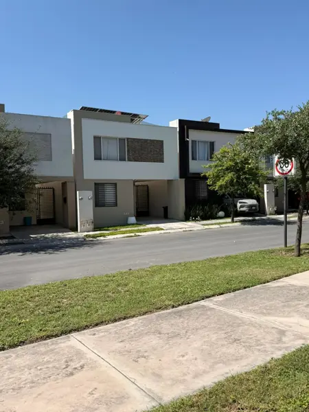 Casa en renta amueblada en dominio Cumbres — foto 1 de 22