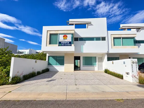 Casa en venta en Lomas de Juriquilla — foto 1 de 29