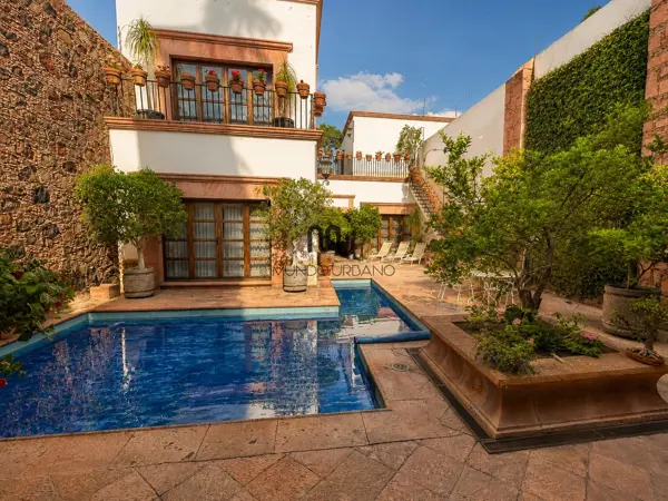 Casa o Local en Venta en El Centro Histórico de Querétaro — foto 1 de 26