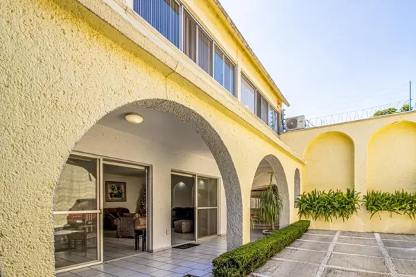 Casa Sola en Miraval, Cuernavaca, Morelos — foto 1 de 27