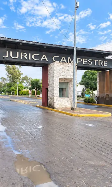 Local en venta o renta en PLAZA JURICA — foto 1 de 19