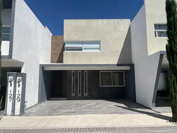 Casa en Renta en La Perla Norte Aguascalientes — foto 1 de 38