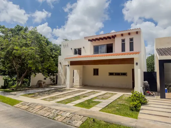 Casa en venta al norte de merida parque central — foto 1 de 18