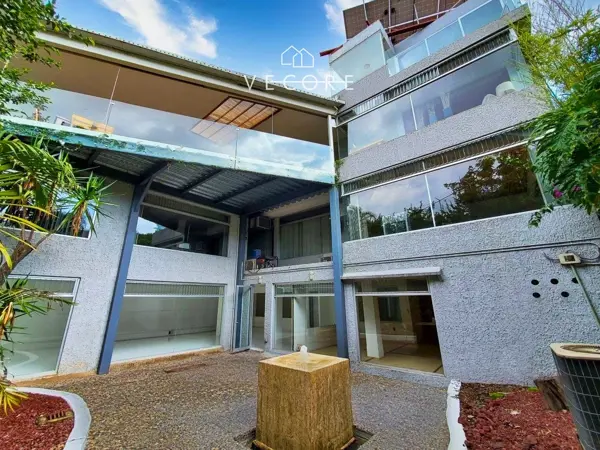 Edificio en Venta, Jardines del Bosque, Guadalajara — foto 1 de 26