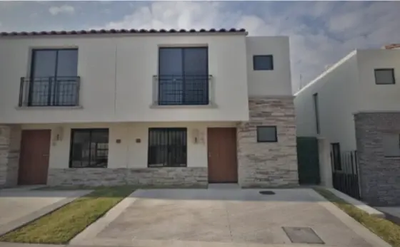 Casa en Venta en LAGO CUITZEO Capital Sur, Querétaro: Amplia y Bien Ubicada — foto 1 de 17