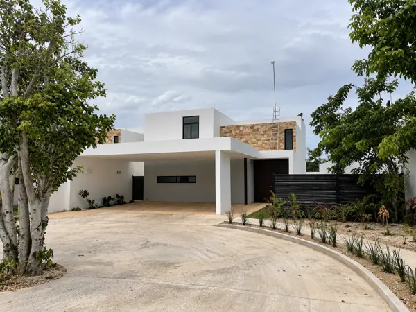 | Casa en renta en Privada Amidanah, Temozón Norte | — foto 1 de 15