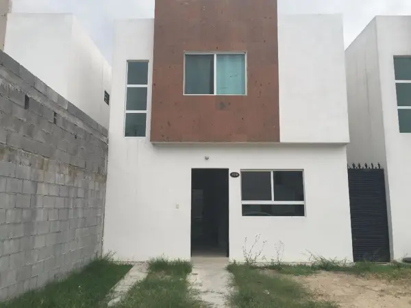 Casa en Renta Col. Privadas de Anáhuac Sector Irlandes — foto 1 de 5