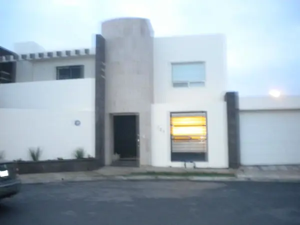 Casa Venta en Quintas de Anahuac — foto 1 de 16