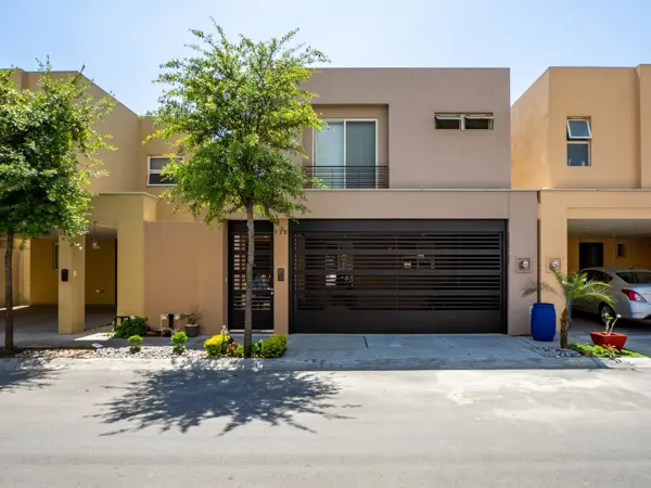 Casa en Venta Anahuac Escobedo — foto 1 de 31