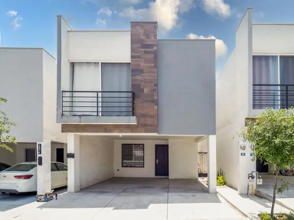 Casa en Renta Brianzzas Residencial Gral Escobedo — foto 1 de 32