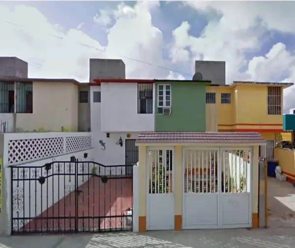 Casa en Venta en La Guadalupana Brisas, Benito Juárez, Quintana Roo — foto 1 de 9