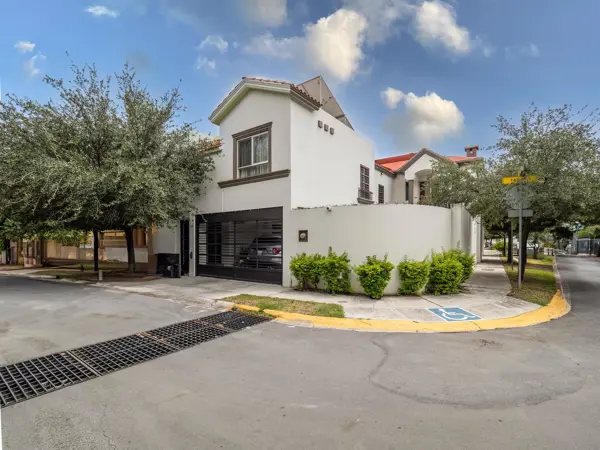 Casa en Venta Anahuac La Pergola Gral Escobedo — foto 1 de 35
