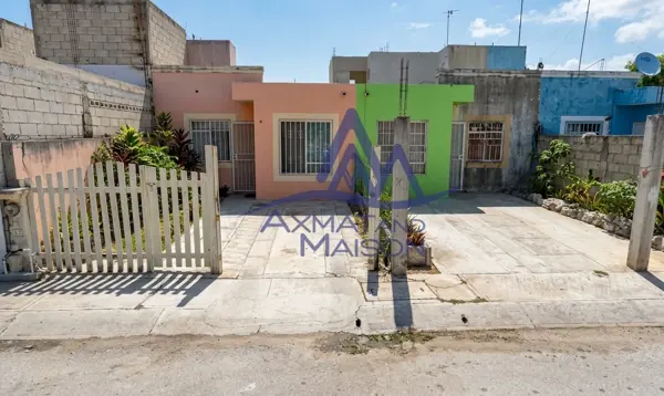 Casa en Venta en Playa del Carmen, en Comunidad Cerrada — foto 1 de 4