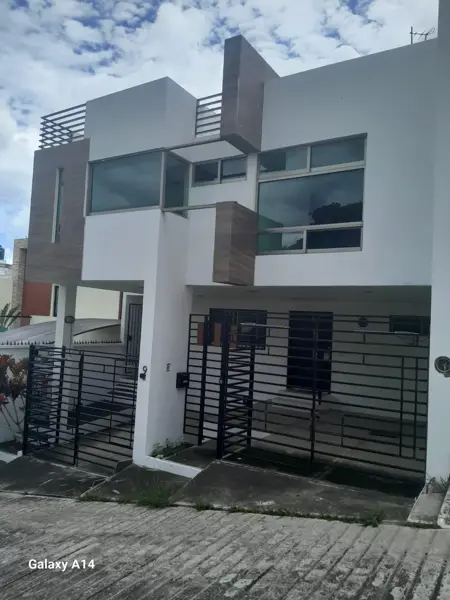 Vendo Casa Cerca de Plaza Monte Magno — foto 1 de 16