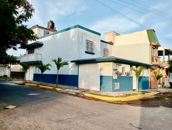 Vendo Casa en Esquina y Bien Ubicada Cerca del Recinto Portuario — foto 1 de 12