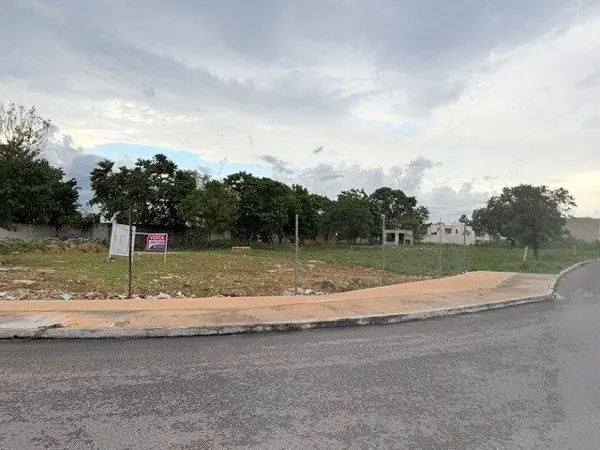 Terreno Comercial en venta en esquina sobre Avenida en Paseos de Opichén — foto 1 de 5