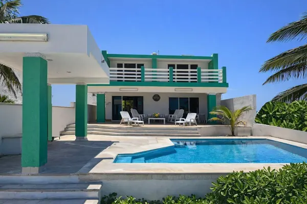 Casa frente al mar en venta en Km 1 carretera Chicxulub - Telchac — foto 1 de 19
