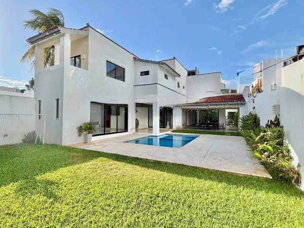 Casa en venta en Privada Villa Real, San Ramón Norte — foto 1 de 15