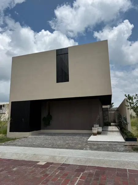 Casa en Fraccionamiento La Valenciana — foto 1 de 33