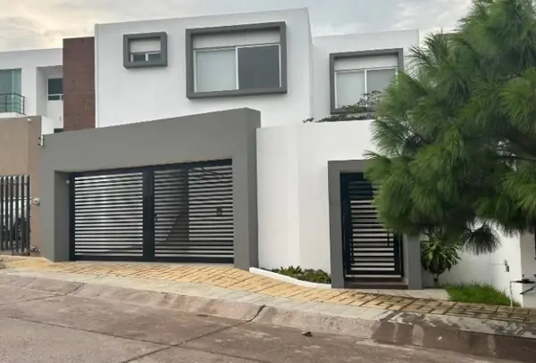 Casa en Lomas de Gran Jardín — foto 1 de 49