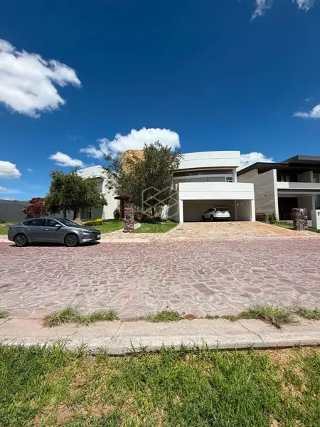 Casa en Country Club Gran Jardín — foto 1 de 27