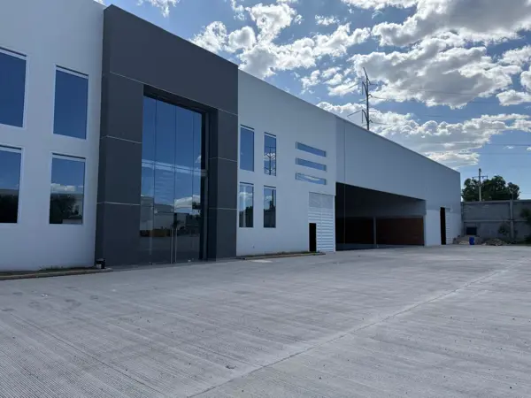 Nave Industrial en León — foto 1 de 7