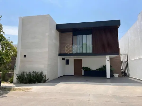 Casa en Porta Fontana — foto 1 de 22