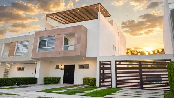 Casa en venta en Paseo San Junípero, Terreno EXCENDETE! — foto 1 de 15