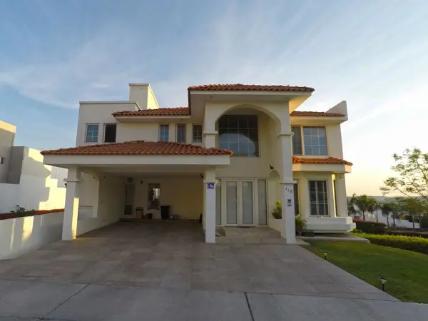 Venta de Casa en Lomas — foto 1 de 44