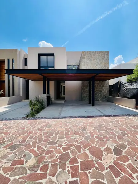Venta de casa en Altozano Nuevo Queretaro — foto 1 de 28