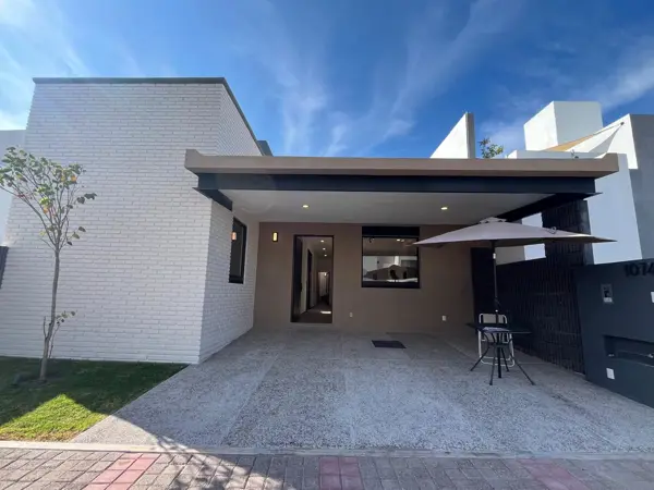 Casa en venta en Condesa Juriquilla — foto 1 de 12