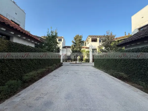 Casa en venta en Jeronimo Siller, San Pedro Garza García — foto 2 de 16