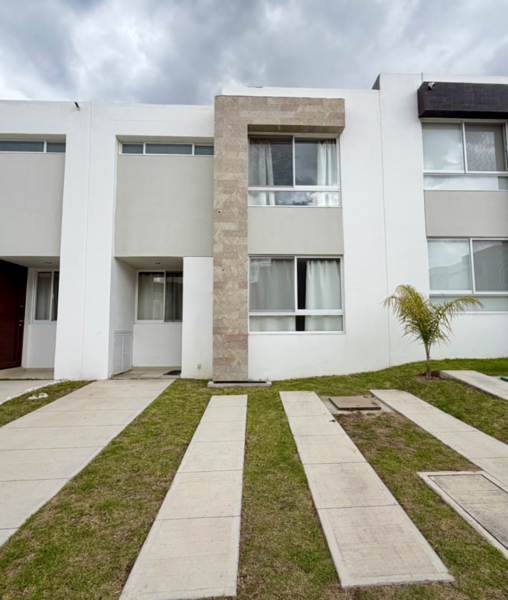 Casa semiamueblada en renta | 2 recámaras, 3 baños | Lomas de Angelópolis |Parque Kassia — foto 1 de 21