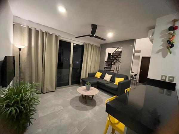 | Departamento amueblado en renta de 2 recámaras cerca de Universidad Modelo | — foto 1 de 14