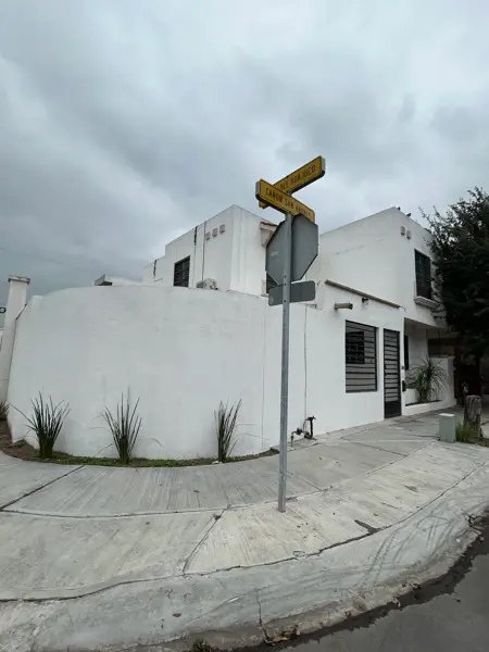 Casa en venta en Mitras Poniente, García — foto 2 de 16
