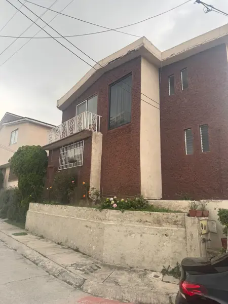 Casa en venta en Lomas de Tecamachalco Casa para remodelar — foto 1 de 16