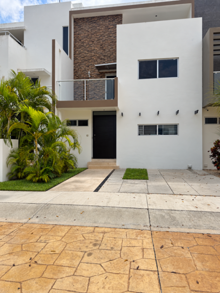 Casa en Venta en Arbolada, Benito Juárez, Quintana Roo: Excelente Ubicación y Amenidades — foto 1 de 12