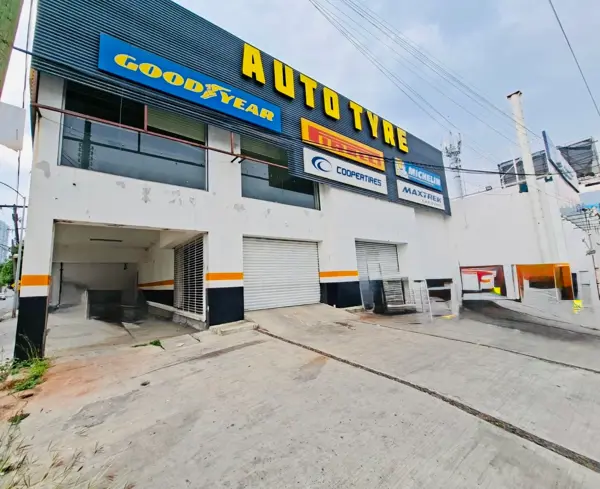 Local en Renta en Avenida Alfonso Reyes Monterrey — foto 1 de 10