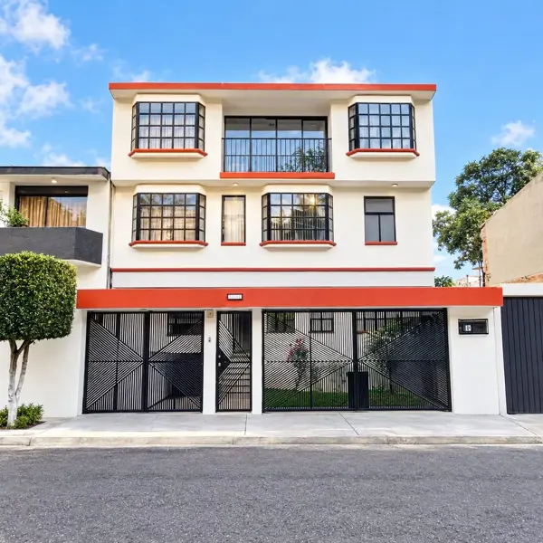 Casa en Venta de 4 Recámaras con Baño Privado, Salón de Usos Múltiples en Tlalpan — foto 1 de 22