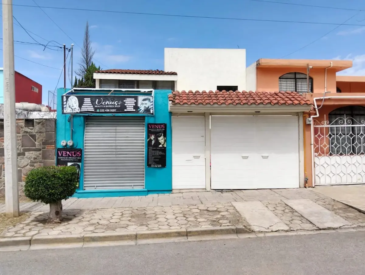 CASA EN VENTA CON LOCAL COMERCIAL BOSQUES DE SAN SEBASTIAN CASA EN VENTA CON LOCAL COMERCIAL BOSQUES DE SAN SEBASTIAN