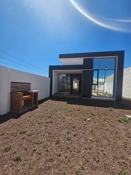 Casa en Venta de Un Nivel con Amplio Terreno en Tequisquiapan — foto 1 de 19