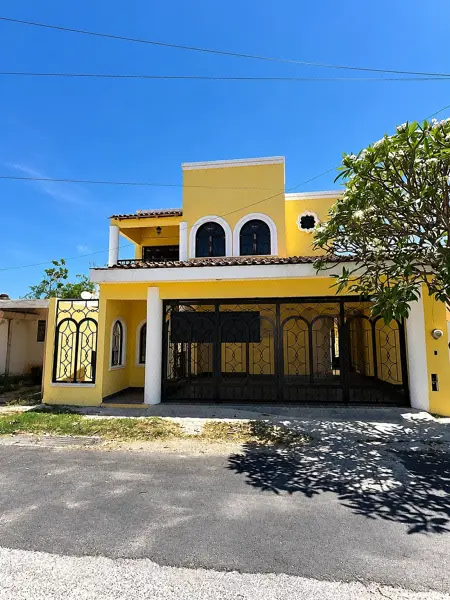 Casa de 5 Recámaras en Venta en Pinos del Norte, Mérida — foto 1 de 21