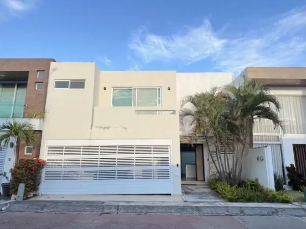 Vendo Residencial en Privada en Medellin — foto 1 de 8