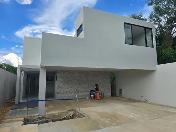 Casa de Cuatro Recámaras con Piscina en Venta en Mérida — foto 1 de 19