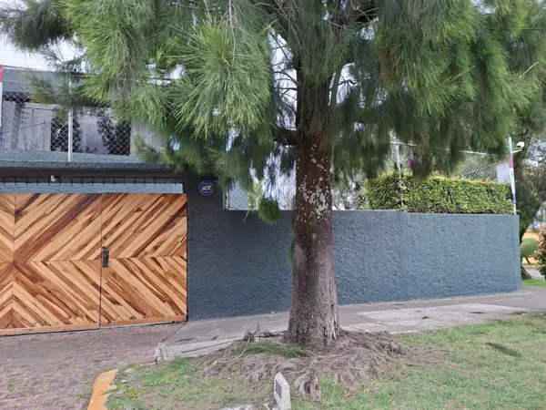 Casa en Venta en Ciudad Satélite, Naucalpan: Amplia y Bien Ubicada 4 recamaras 1 en planta baja — foto 1 de 18