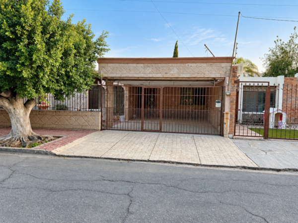 Casa de una planta en Torreón Jardín | Frente al Lienzo Charro — foto 1 de 16